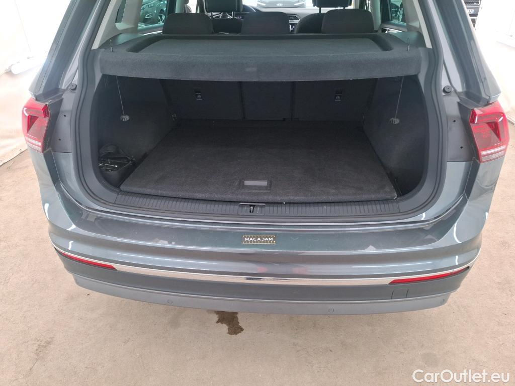  Volkswagen  Tiguan VOLKSWAGEN  / 2016 / 5P / SUV 2.0 TDI 150 DSG7 Carat #16