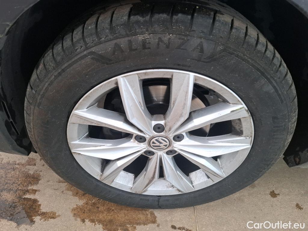  Volkswagen  Tiguan VOLKSWAGEN  / 2016 / 5P / SUV 2.0 TDI 150 DSG7 Carat #34