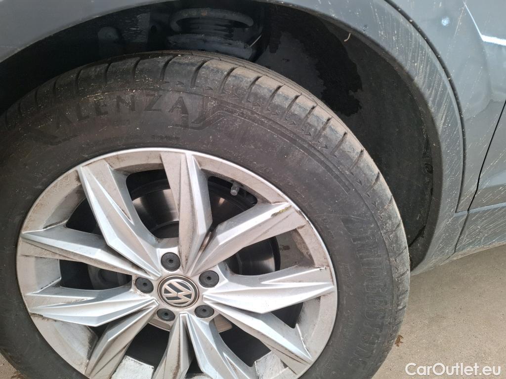  Volkswagen  Tiguan VOLKSWAGEN  / 2016 / 5P / SUV 2.0 TDI 150 DSG7 Carat #58