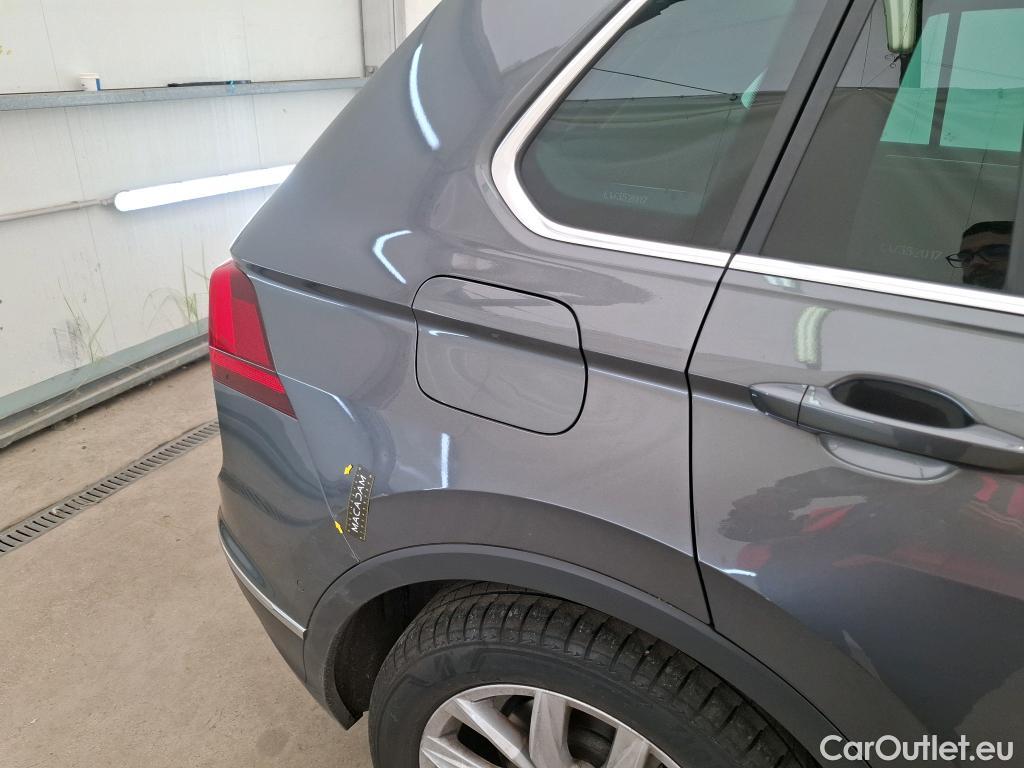  Volkswagen  Tiguan VOLKSWAGEN  / 2016 / 5P / SUV 2.0 TDI 150 DSG7 Carat #4
