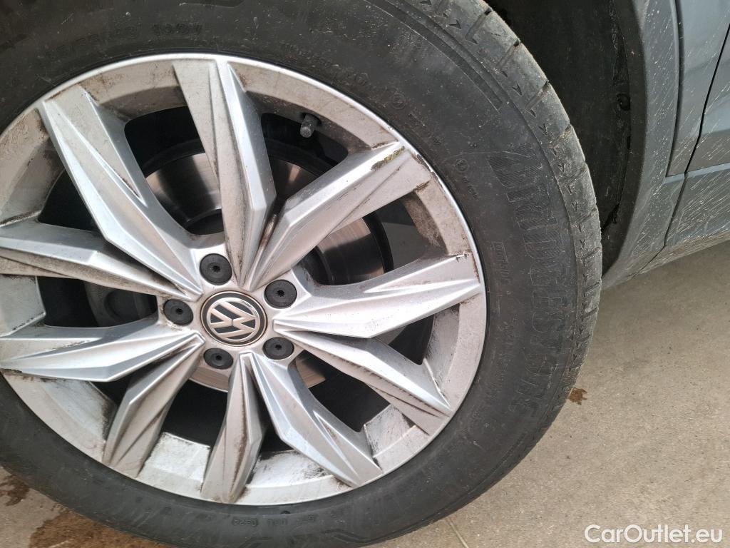 Volkswagen  Tiguan VOLKSWAGEN  / 2016 / 5P / SUV 2.0 TDI 150 DSG7 Carat #61