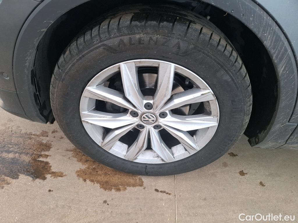  Volkswagen  Tiguan VOLKSWAGEN  / 2016 / 5P / SUV 2.0 TDI 150 DSG7 Carat #33
