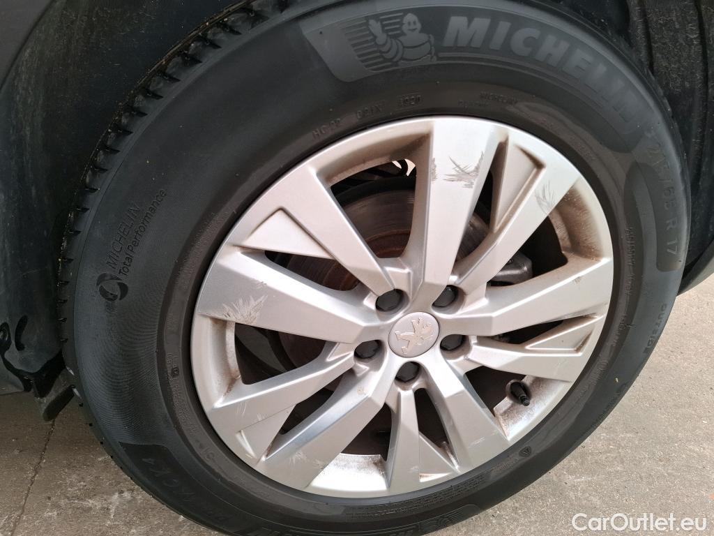  Peugeot  3008 PEUGEOT  / 2020 / 5P / SUV PureTech 130 S&S EAT8 Active Pack (Ex 619C) #7
