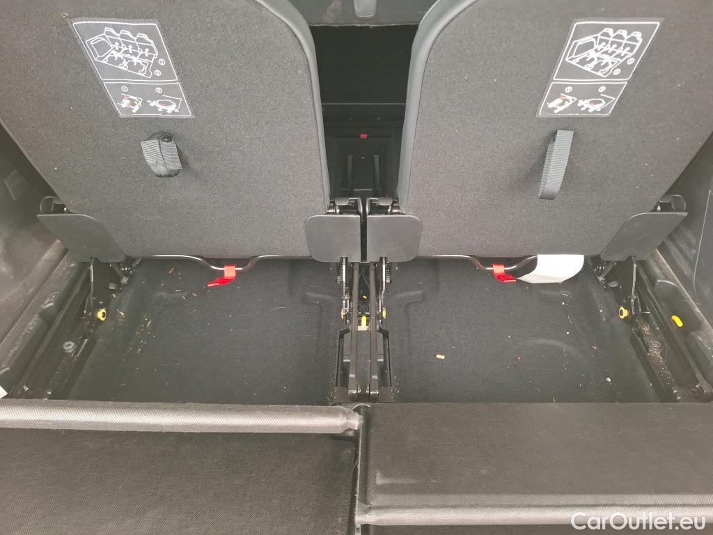  Peugeot  5008  Allure Pack 1.2 PureTech 130CV BVA8 7 Sieges E6d #4