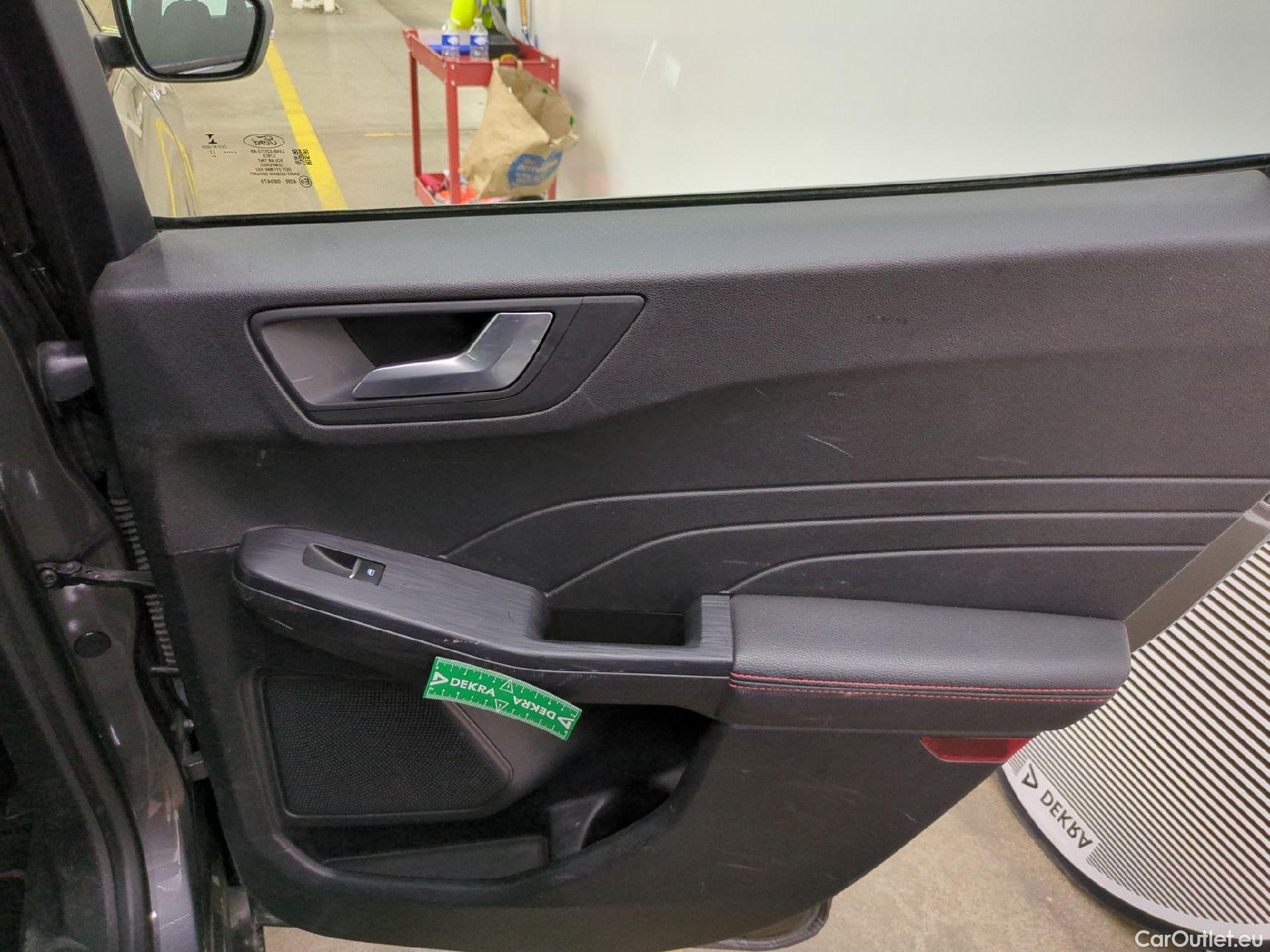  Ford  Kuga FORD  / 2019 / 5P / SUV 1.5 EcoBlue 120 Powershit St-Line Busin #6