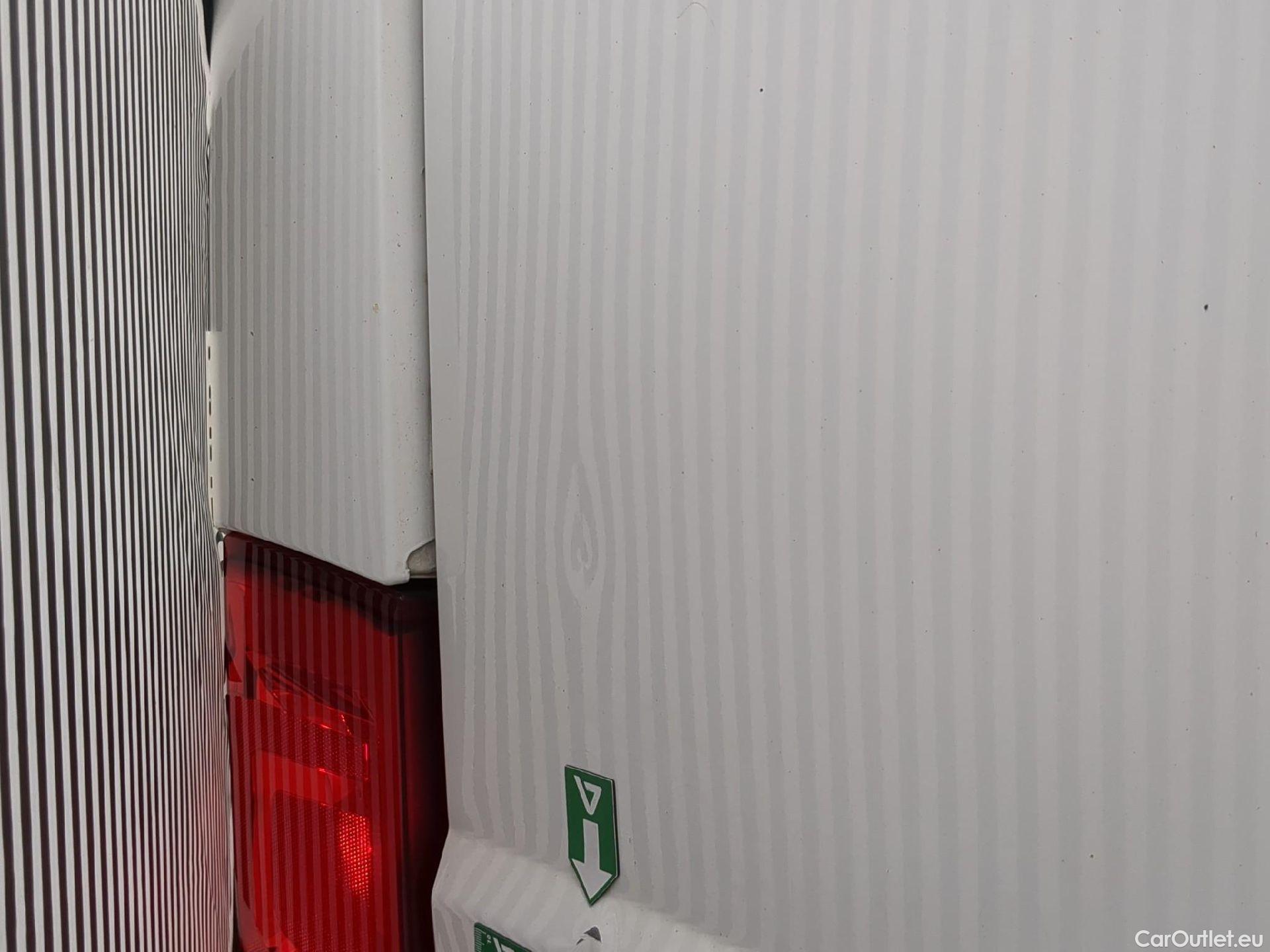  Peugeot  Boxer PEUGEOT  VU 4p Fourgon BLUEHDI 130 PREMIUM PA 335 L2H2 #3