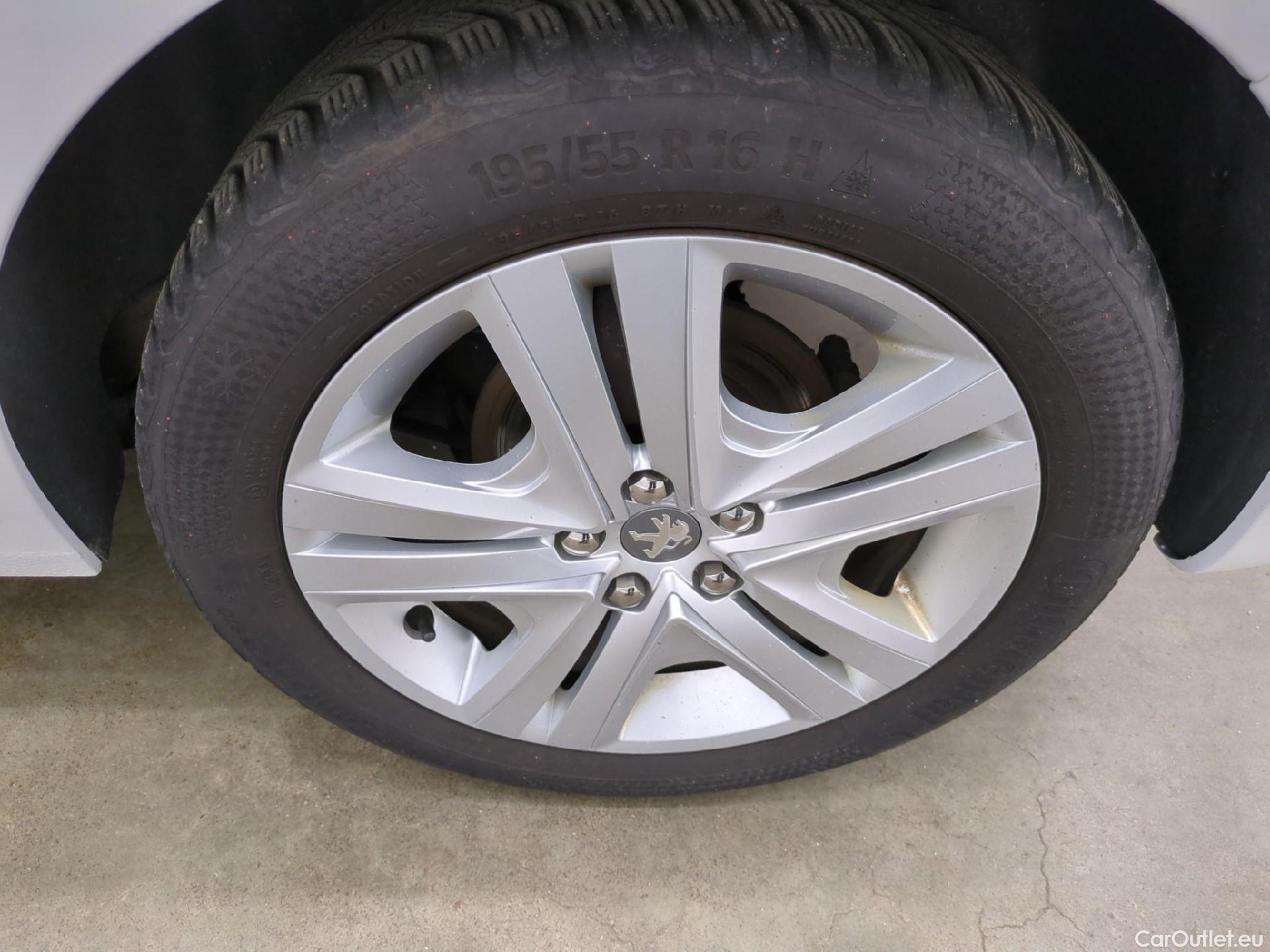  Peugeot  208  Allure Business 1.2 PureTech 110CV BVM5 E6 #6