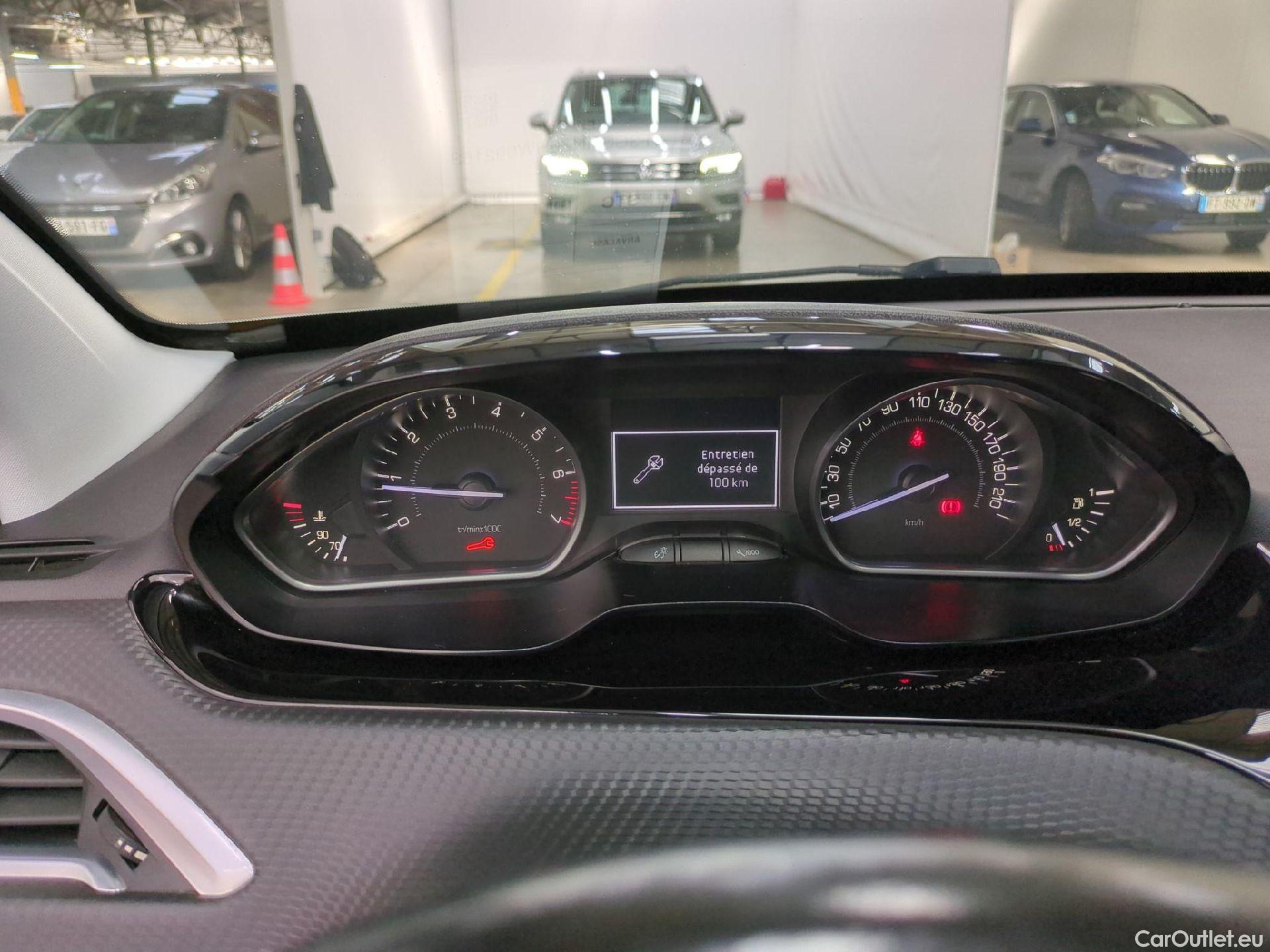  Peugeot  208  Allure Business 1.2 PureTech 110CV BVM5 E6 #2