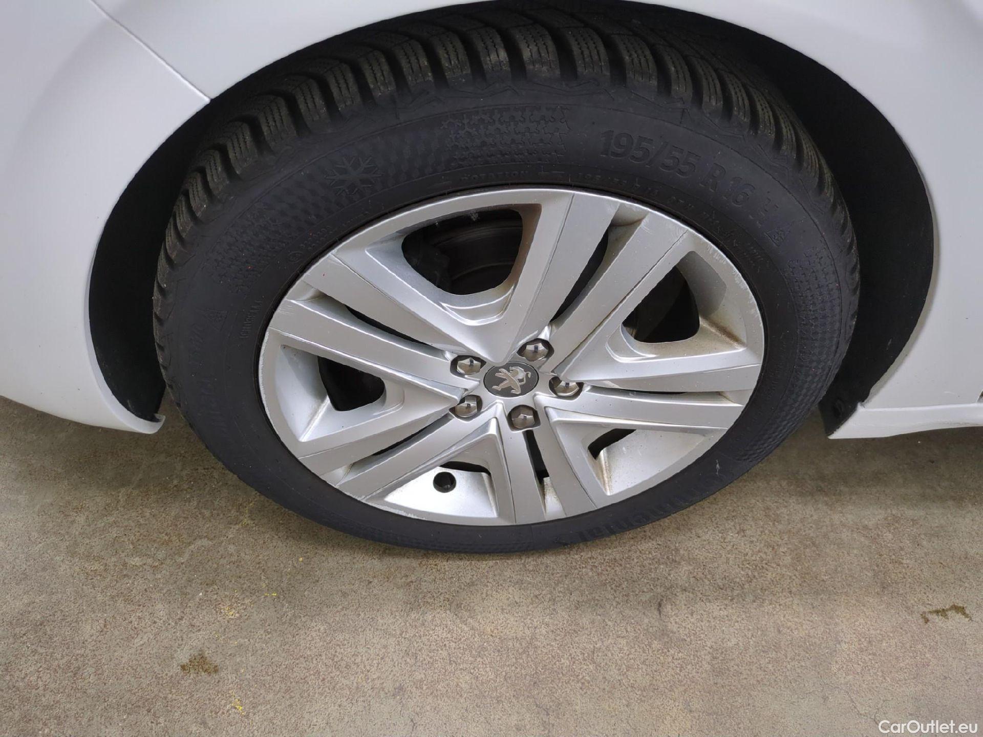 Peugeot  208  Allure Business 1.2 PureTech 110CV BVM5 E6 #5