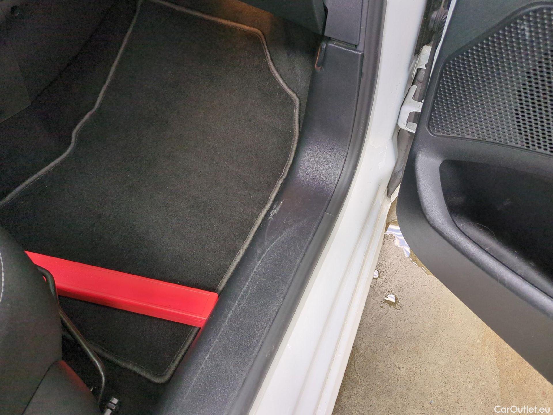 Peugeot  208  Allure Business 1.2 PureTech 110CV BVM5 E6 #15