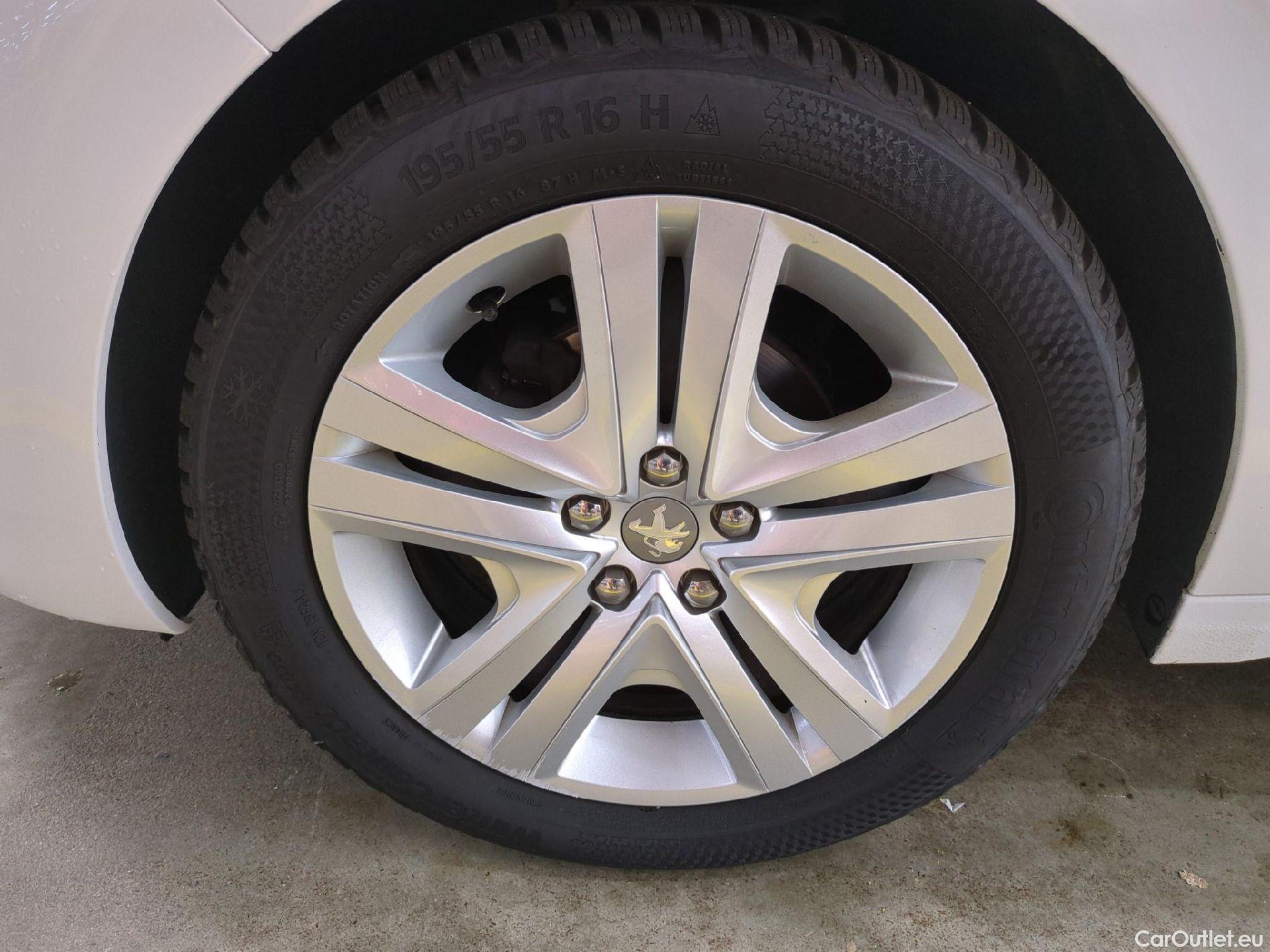  Peugeot  208  Allure Business 1.2 PureTech 110CV BVM5 E6 #1