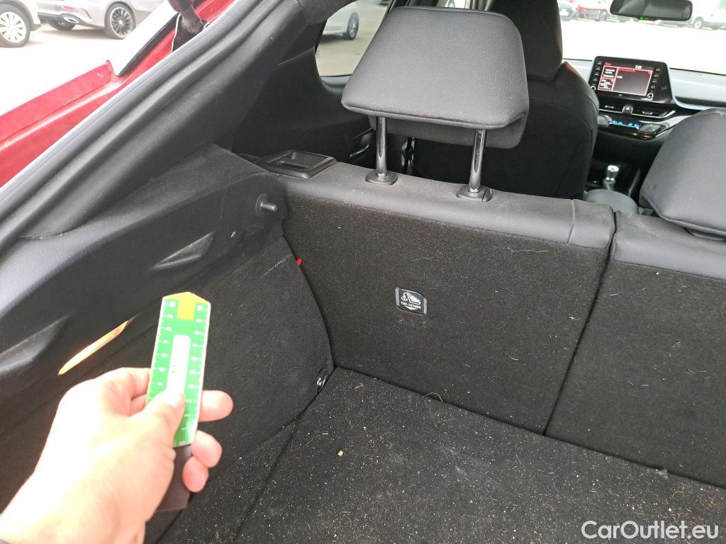  Toyota  C-HR TOYOTA  / 2019 / 5P / todoterreno 2.0 180H Advance #2
