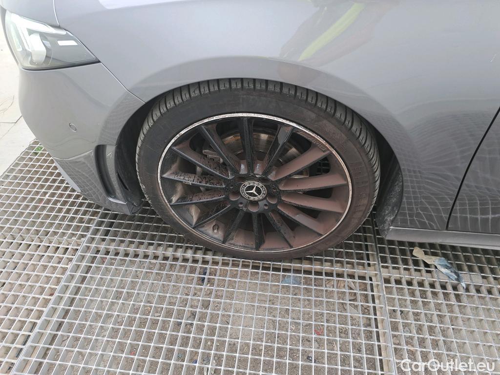  Mercedes  A-Klasse Clase A Sedán A 200 d (117.112)Premium-Pack AMG Line 150CV AT8 E6d #3