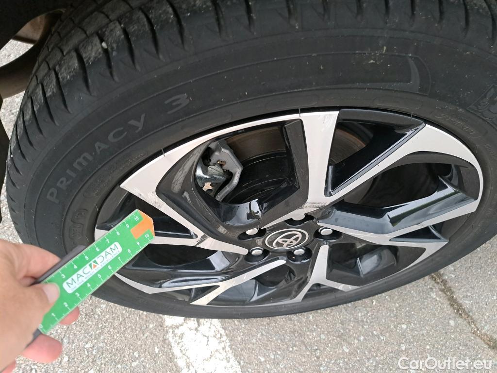  Toyota  C-HR TOYOTA  / 2019 / 5P / todoterreno 2.0 180H Advance #10