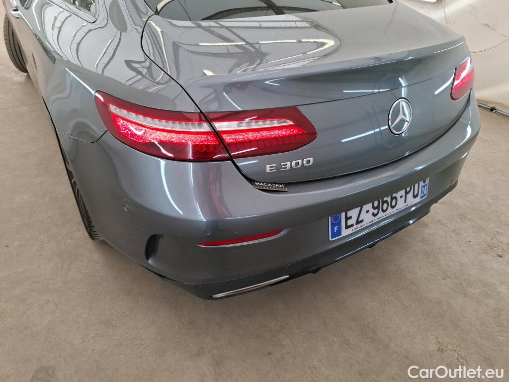  Mercedes  E-Klasse MERCEDES-BENZ Classe E Coupe 2p Coupé E 300 Fascination #25