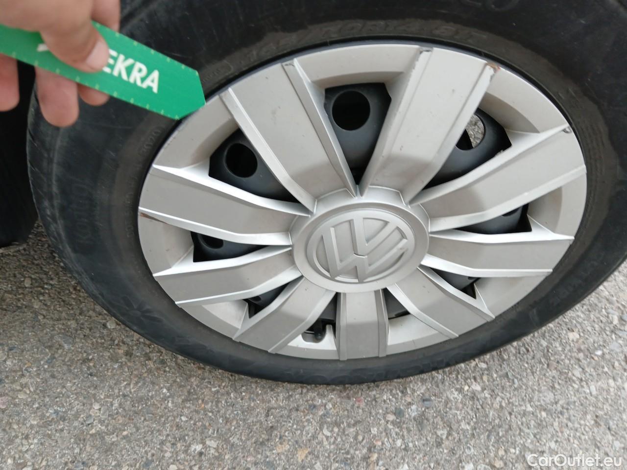  Land Rover  Discovery VOLKSWAGEN e-up! / 2016 / 5P / berlina con portón 61kW (83CV) #27