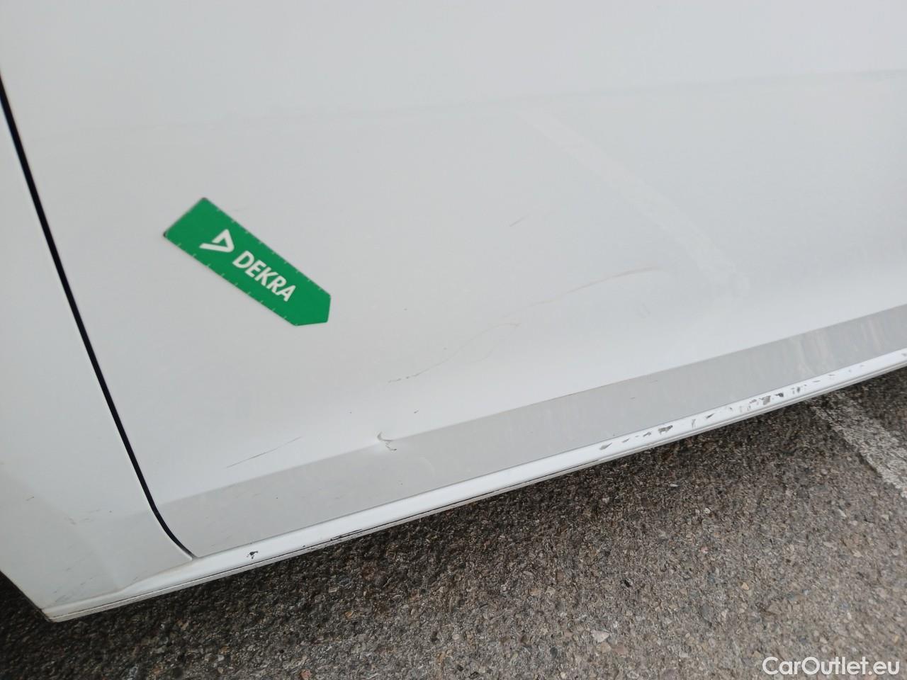  Land Rover  Discovery VOLKSWAGEN e-up! / 2016 / 5P / berlina con portón 61kW (83CV) #18