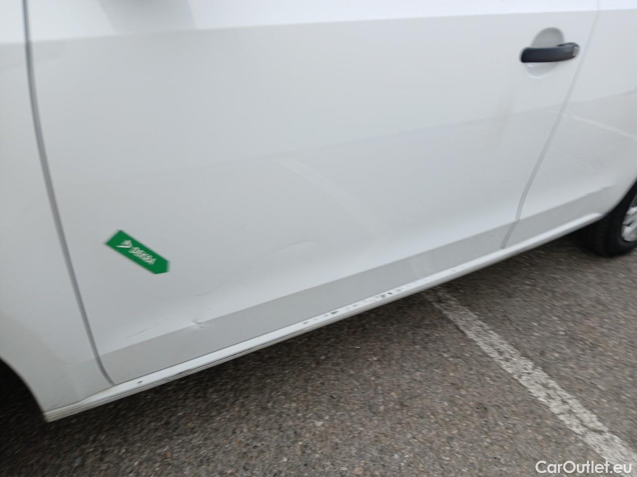  Land Rover  Discovery VOLKSWAGEN e-up! / 2016 / 5P / berlina con portón 61kW (83CV) #19