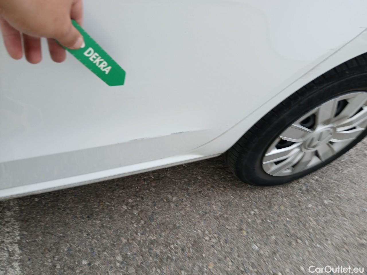  Land Rover  Discovery VOLKSWAGEN e-up! / 2016 / 5P / berlina con portón 61kW (83CV) #23