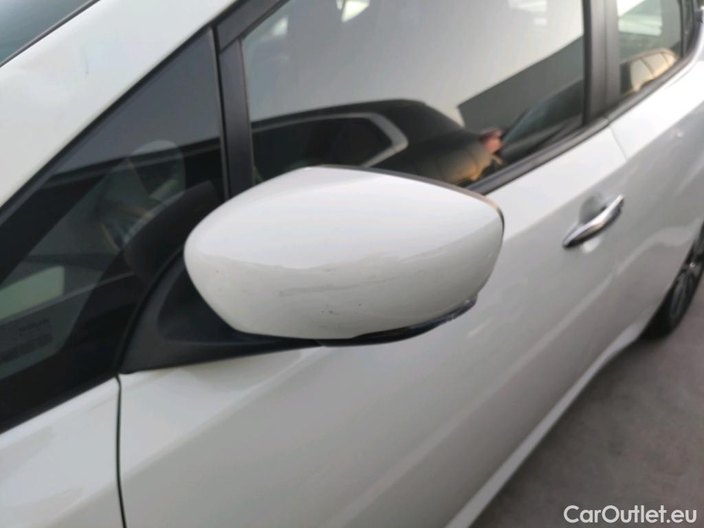  Nissan  Leaf NISSAN  / 2017 / 5P / berlina con portón 40kWh Acenta #39