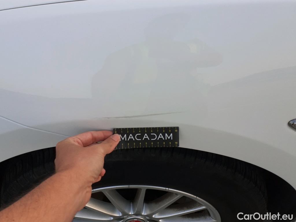  Jaguar  F-PACE JAGUAR  / 2015 / 5P / todoterreno 2.0L i4D 120kW Pure #18