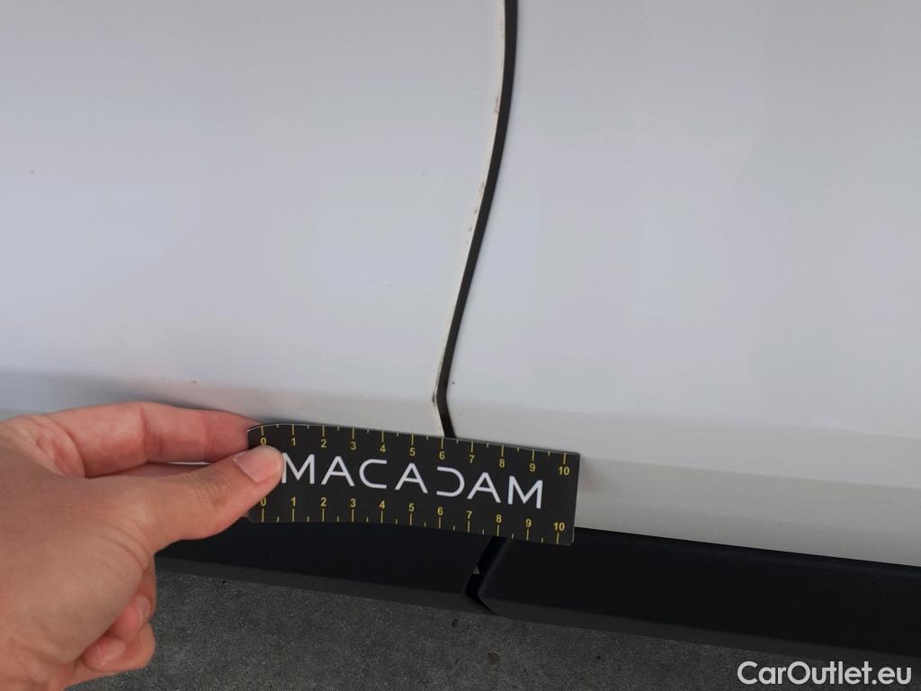  Jaguar  F-PACE JAGUAR  / 2015 / 5P / todoterreno 2.0L i4D 120kW Pure #4