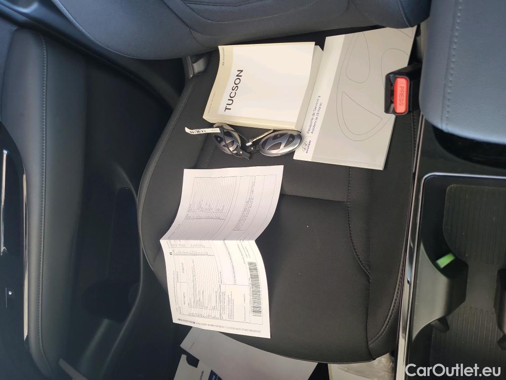  Hyundai  Tucson HYUNDAI  / 2024 / 5P / todoterreno 1.6D 100kW (136CV) 48V DCT Tecno Sky #9