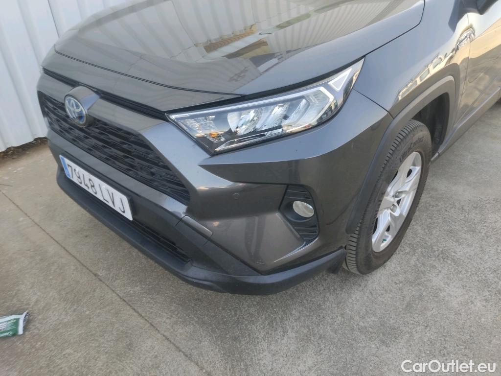  Toyota  RAV4 TOYOTA  / 2018 / 5P / todoterreno 2.5l 220H Business #8