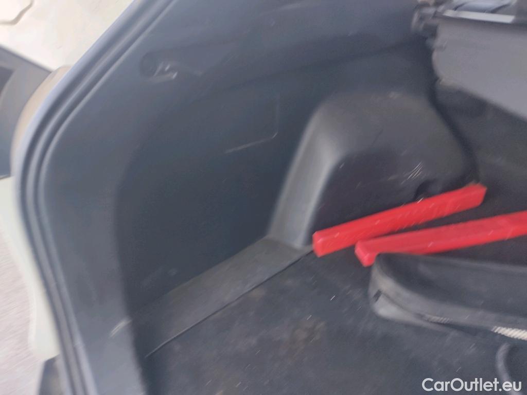  Toyota  RAV4 TOYOTA  / 2018 / 5P / todoterreno 2.5l PLUG-IN 300PH (e-CVT) Advance #10