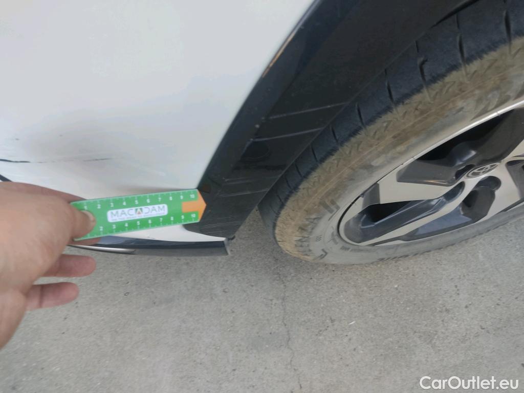  Toyota  RAV4 TOYOTA  / 2018 / 5P / todoterreno 2.5l PLUG-IN 300PH (e-CVT) Advance #28
