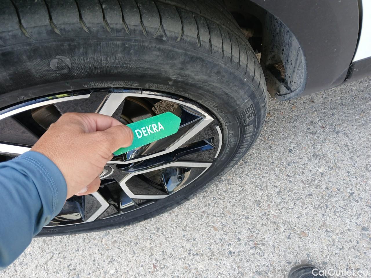  Citroen  C4  Berlina E-Feel Pack 50kWh #3