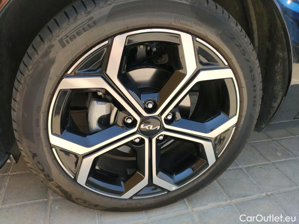  KIA  Niro  Hybrid Emotion 1.6 AT6 E6d #1
