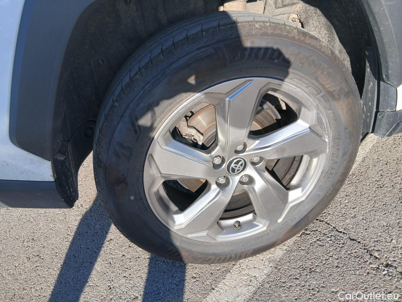  Toyota  RAV4 TOYOTA  / 2018 / 5P / todoterreno 2.5l 220H Advance #37