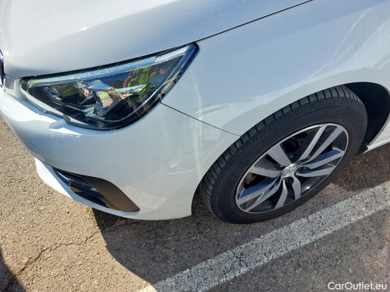  Peugeot  308 PEUGEOT  / 2017 / 5P / berlina con portón 5p Style BlueHDi 130 S&S #6