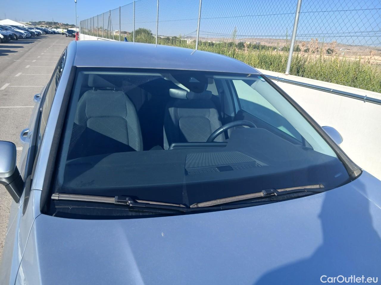  Volkswagen  Golf  VIII Berlina Life 1.0 TSI 110CV MT6 E6d #5