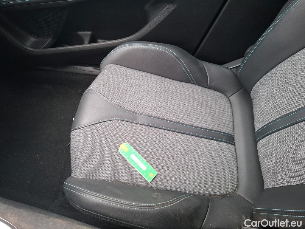  Peugeot  5008 PEUGEOT  / 2020 / 5P / SUV PureTech 130 S&S EAT8 Allure Pack #22