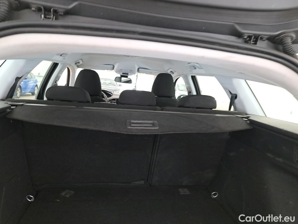  Peugeot  308 PEUGEOT  SW / 2017 / 5P / Break Puretech 110 S&S Active Business #35