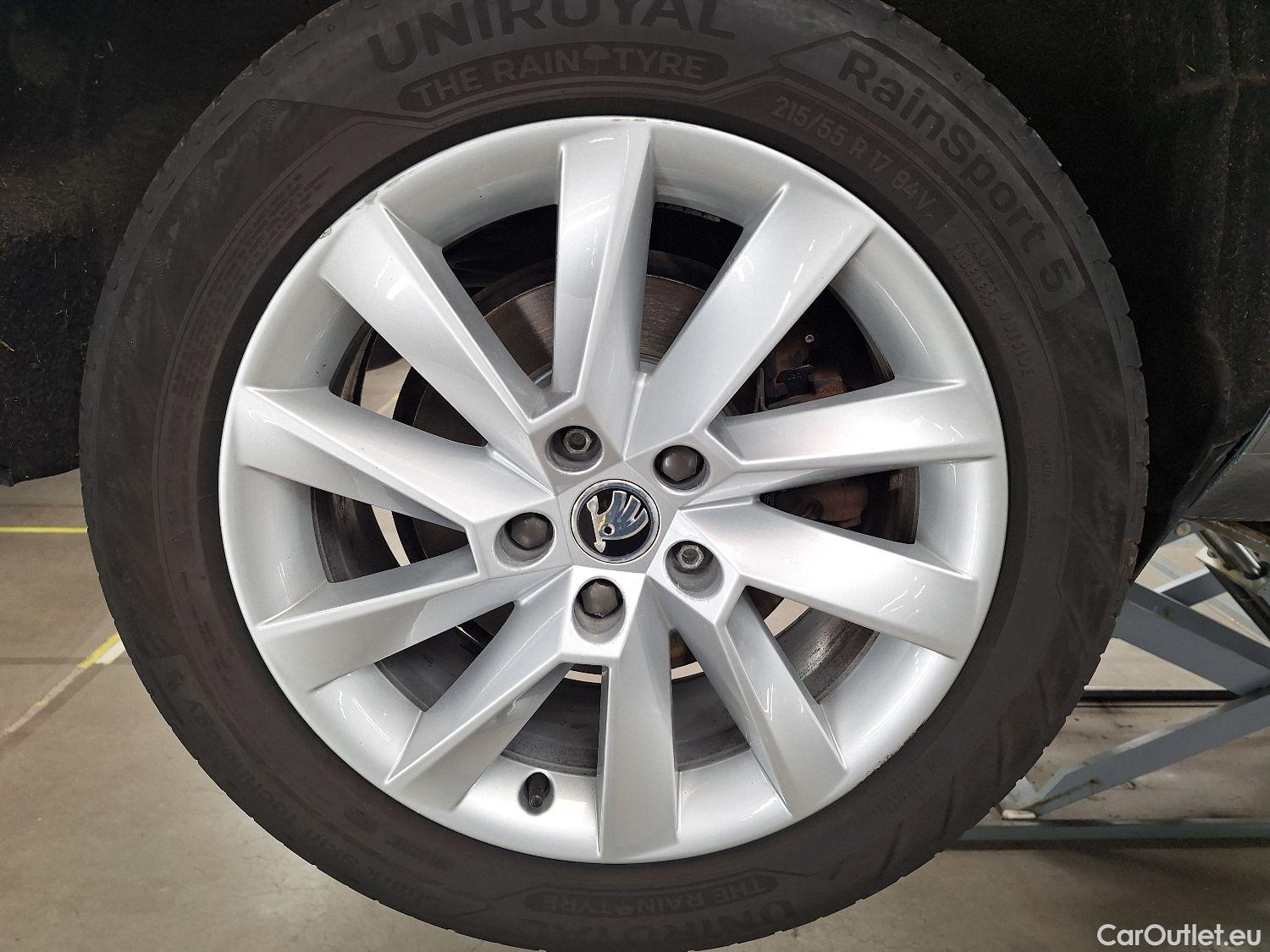  Skoda  Superb Skoda,  Combi FL'19, Skoda  Combi 2.0 CRTDI 90kW DSG7 Clever 5d #1