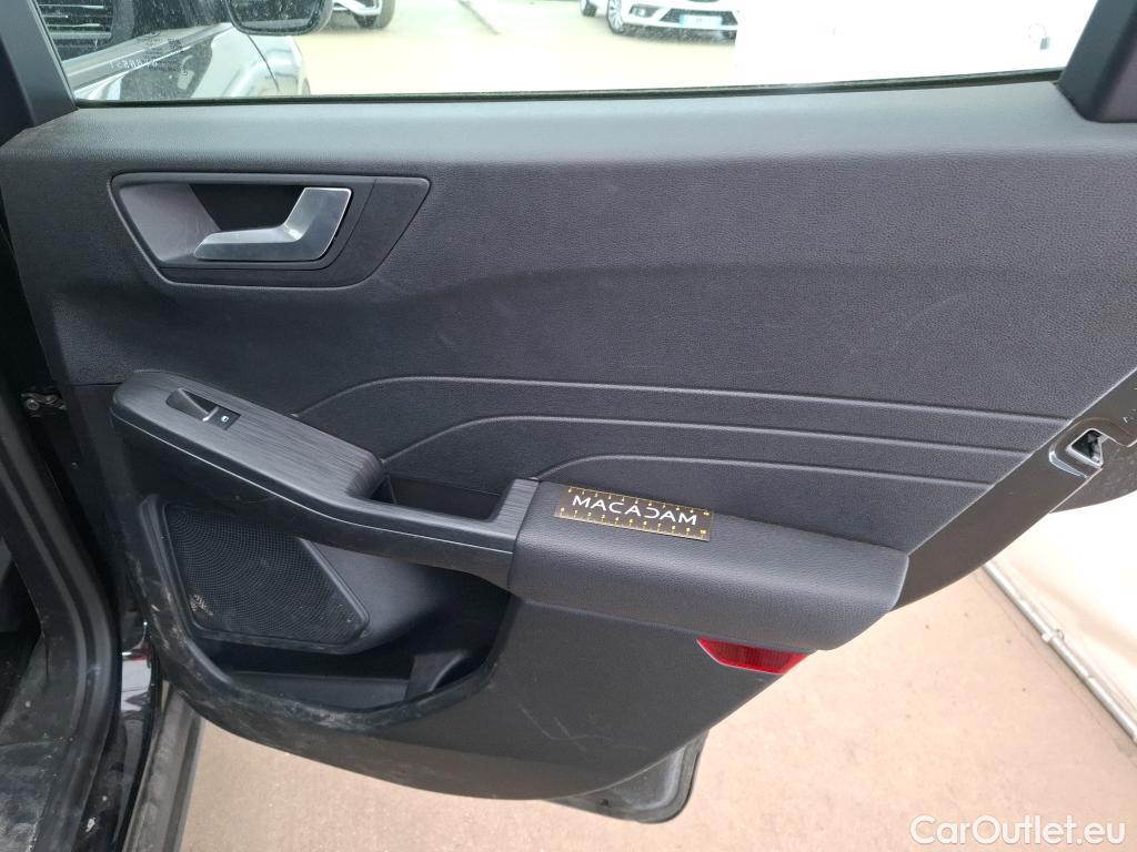  Ford  Kuga FORD  / 2019 / 5P / SUV 190 Hybrid I-AWD(FHEV) Powershi Titanium #32