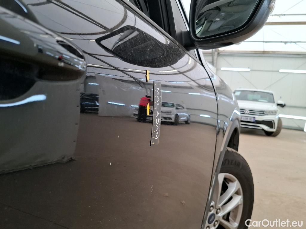  Ford  Kuga FORD  / 2019 / 5P / SUV 190 Hybrid I-AWD(FHEV) Powershi Titanium #29