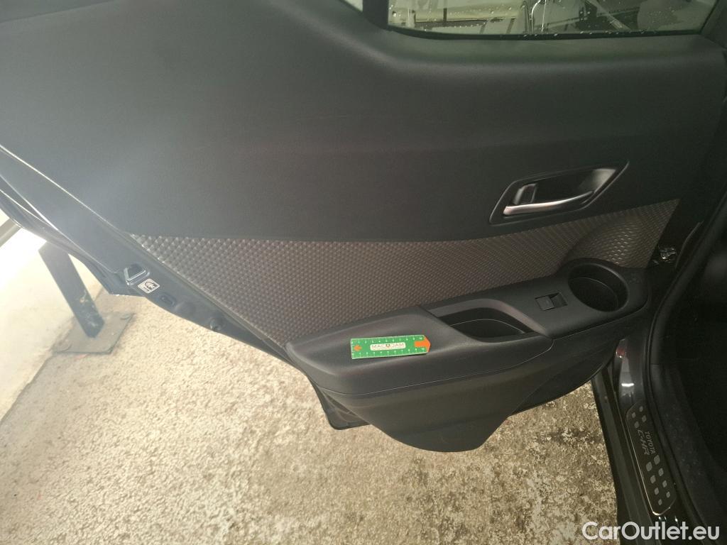  Toyota  C-HR TOYOTA  / 2016 / 5P / SUV 2.0 HYBRIDE 184 DISTINCTIVE #4