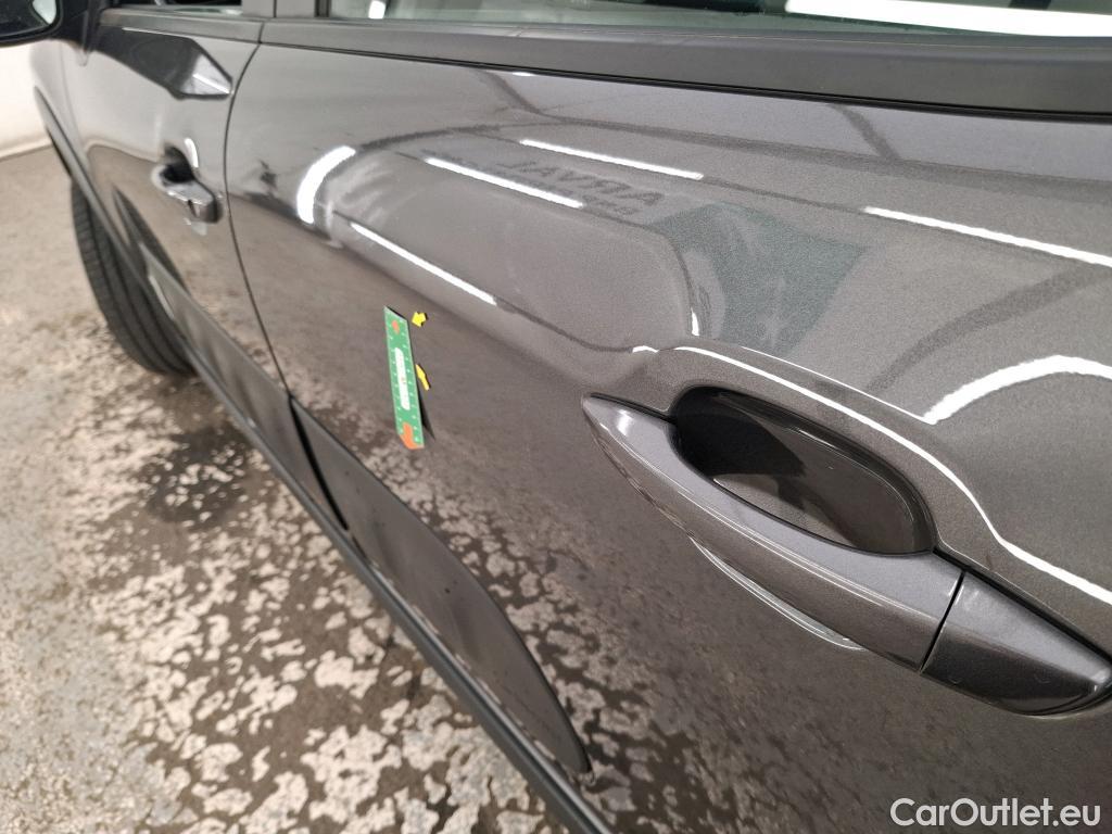  Citroen  C3 CITROEN  / 2016 / 5P / Berline PureTech 110 S&S BVM6 Shine Business #9