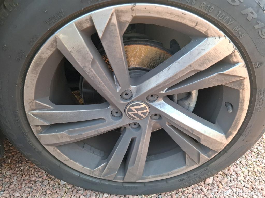  Volkswagen  Tiguan VOLKSWAGEN  / 2020 / 5P / SUV 2.0 TDI 150 DSG7 R-Line #15