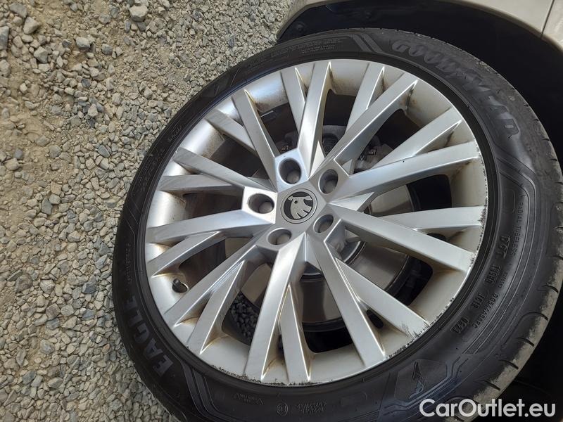  Skoda  Superb  Combi (3T5)(2010) Sup.C.FL2.0TDI 140 Sty. 4x4 AT #4