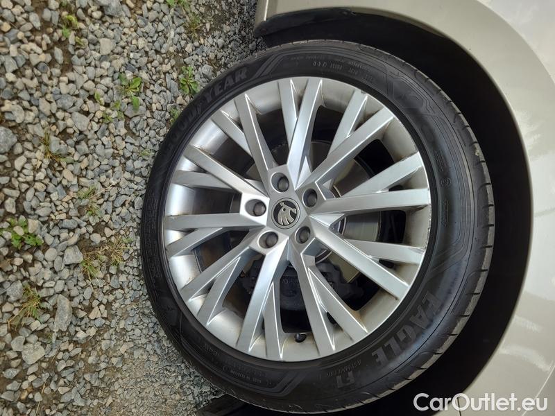  Skoda  Superb  Combi (3T5)(2010) Sup.C.FL2.0TDI 140 Sty. 4x4 AT #16