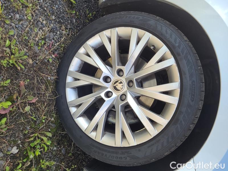  Skoda  Superb  2 (2008) Supe.2.0TDI 147 L&K 4x4 Aut #10
