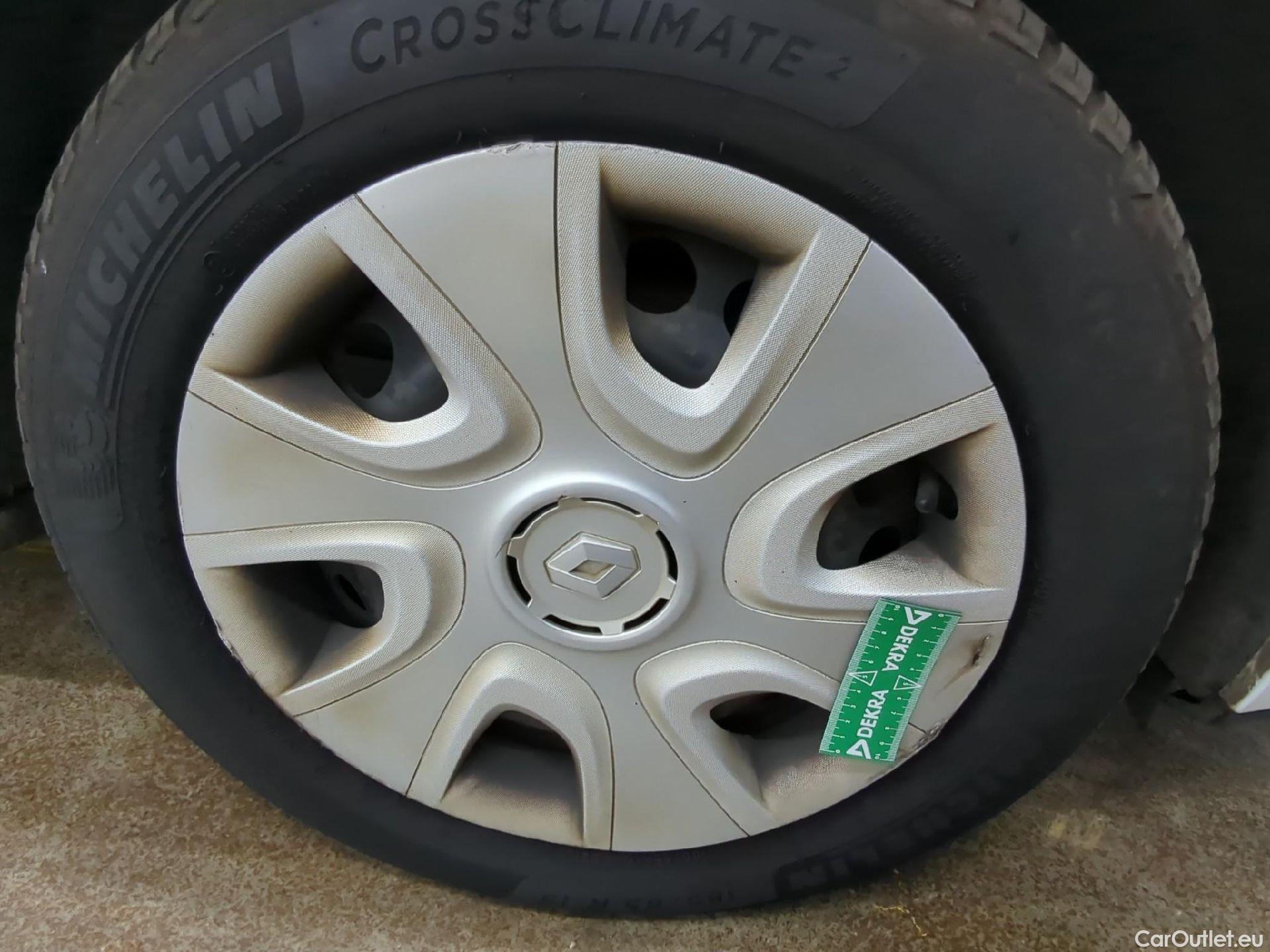  Renault  Clio  IV Air 1.5 dCi 75CV BVM5 E6 #4