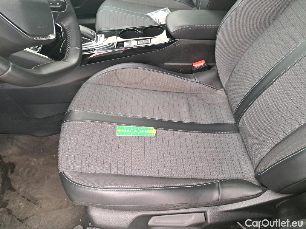  Peugeot  2008  Allure Business 1.2 PureTech 130CV BVA8 E6d #15