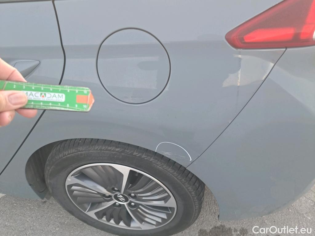  Hyundai   Ioniq HYUNDAI / 2019 / 5P / berlina con portón 1.6 GDI PHEV Klass DCT #3