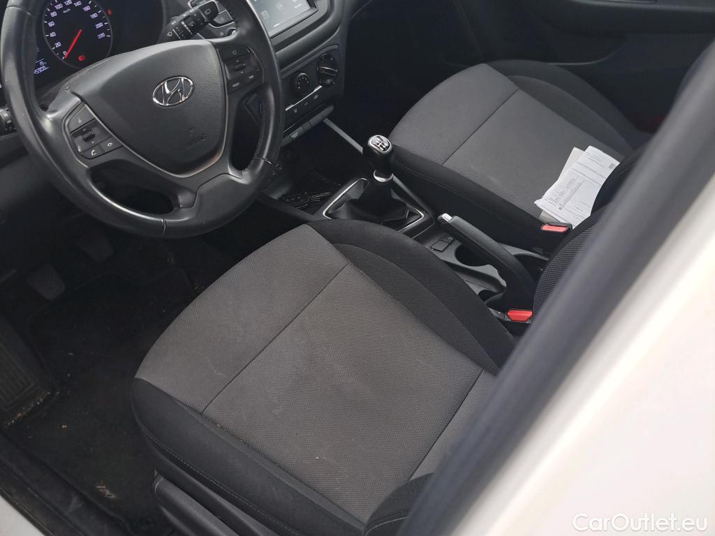  Hyundai  i20 HYUNDAI  / 2018 / 5P / berlina con portón 1.2 MPI Essence LE(SP) #5